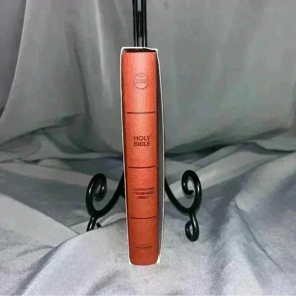 New Holman Christian Ultra-Thin Bible Brown Leather Touch 7-point, Footnotes - Picture 3 of 5